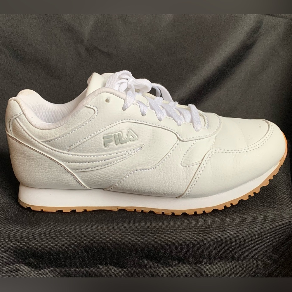 Fila Womens White Casual Shoes Sneakers Size 8.5